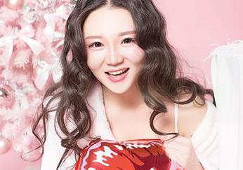 GIRLT果团网 - 姐姐来了！周大萌的最新作品，资源丰富得像个宝藏！