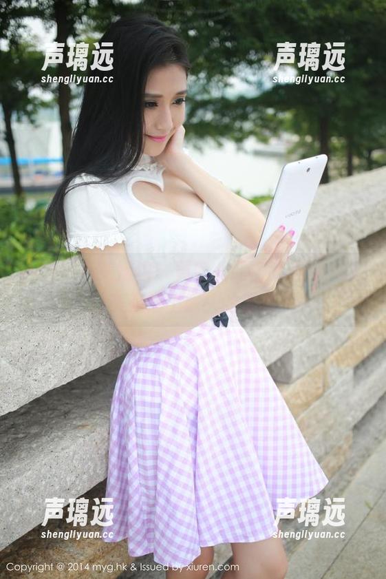MyGirl美媛馆 - 黄密儿调皮的私拍：当美足遇上镜头的温柔