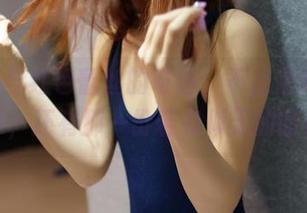 ROSI与红色蕾丝的奇遇，不止是影像记录，还有那一份若有似无的暗示