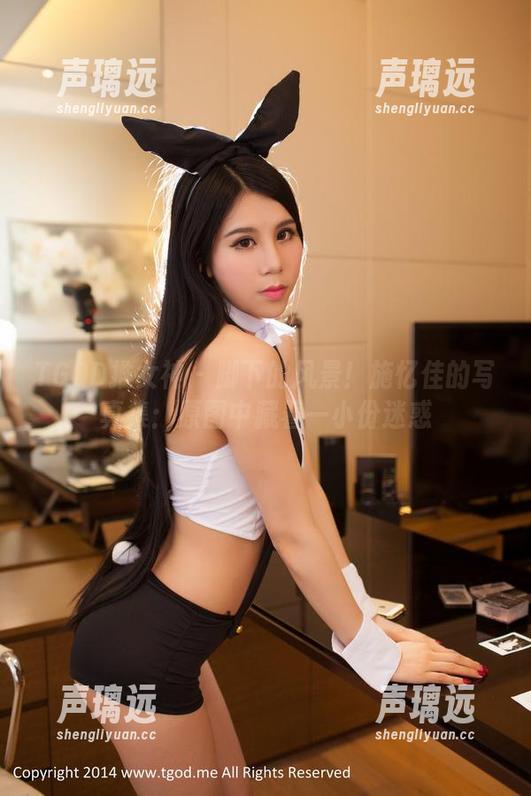 TGOD推女神 - 脚下的风景！施忆佳的写真集：原图中藏着一小份迷惑