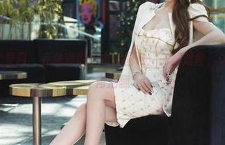 UGirls尤果网 - 乔依琳的连衣裙图包：一屏难舍，让人忍不住向后翻