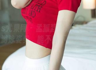 UGirls尤果网 - 孟狐狸的泳池套图—这个游泳姿势，能不能不那么撩？
