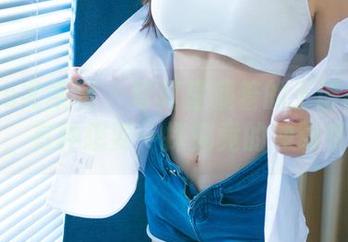 UGirls尤果网 - 写真里藏着的王语纯的美足，有种想要一探究竟的冲动哦。