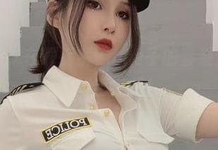 捧着咖啡，在线拆解Vams子的套装合集，想买的手在抖！