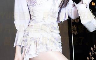 XIAOYU语画界 - 屏幕前不要眨眼，cherry绯月樱的美图藏着奇妙的紫色雪白美腿，反正让我停不下来了。