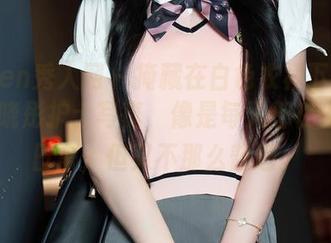 Xiuren秀人网 - 掩藏在白色衣裙下的Elise谭晓彤护士写真，像是每天都在上演的日常，但又不那么普通。