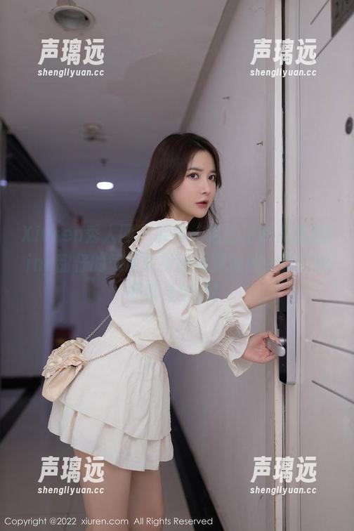Xiuren秀人网-tina甜仔 Xiuren秀人网 - 哎呀,这白衬衫真是把tina甜仔的气质映衬得恰到好处,竟然还可以当壁纸!