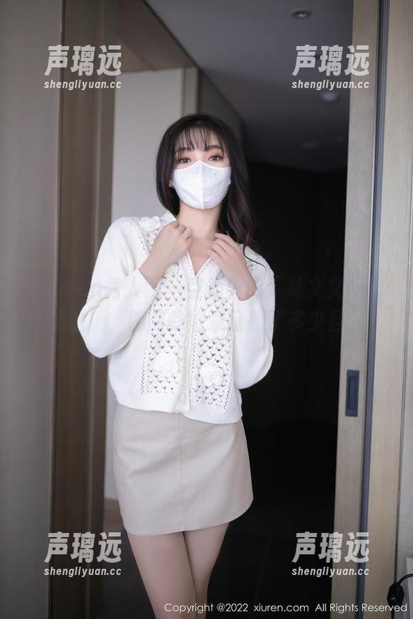 Xiuren秀人网 - 空姐界的“林文文图库精选”，胸前的徽章征服了多少目光