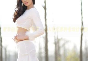 aiss - 索菲的最新黑白写真，让人想起那种看设计展的错觉。