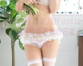 不小心被いくみ(育美)的Fantia-2020图集包围，突然想在偶像和日常之间找个平衡点。