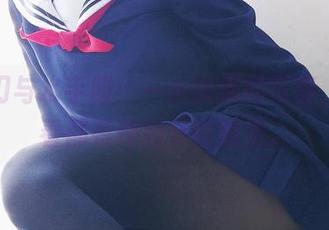 武士刀与水手服：一小央泽的写真，怎么看都有种别样的感觉。