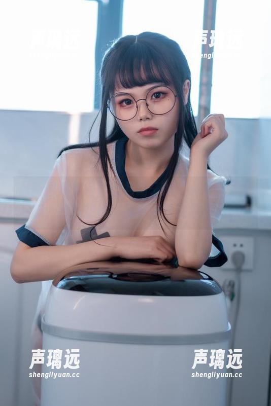 最新图集来啦！七月喵子的“小僵尸”状态，我只想说，鬼也是要优雅的嘛。