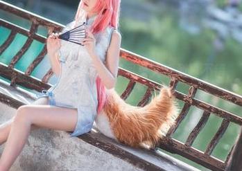 仔细端详了一阵，三度_69的房间夏天系列真不错，下载套图成了当务之急。