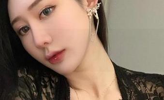微密圈 - 不爱笑的赛琳最新力作，完美身材也是一种“努力不懈”的表现吧？