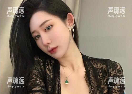 微密圈 - 不爱笑的赛琳最新力作，完美身材也是一种“努力不懈”的表现吧？