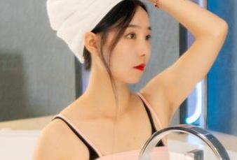 丽柜 - 在白云的婚纱合集里，一边看一边担心：会不会掉了？