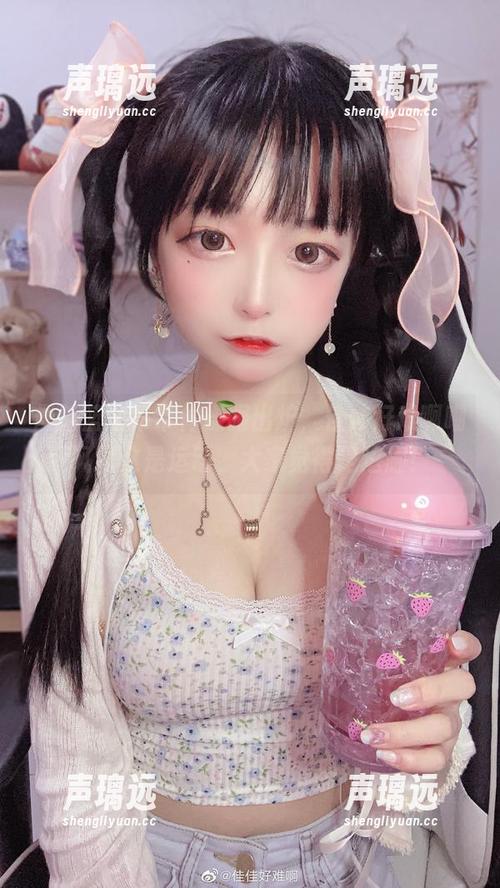 佳佳好难啊 最新蓝色吊带体操服出炉,佳佳好难啊嘲讽说这是运动,大家觉得是炫耀!