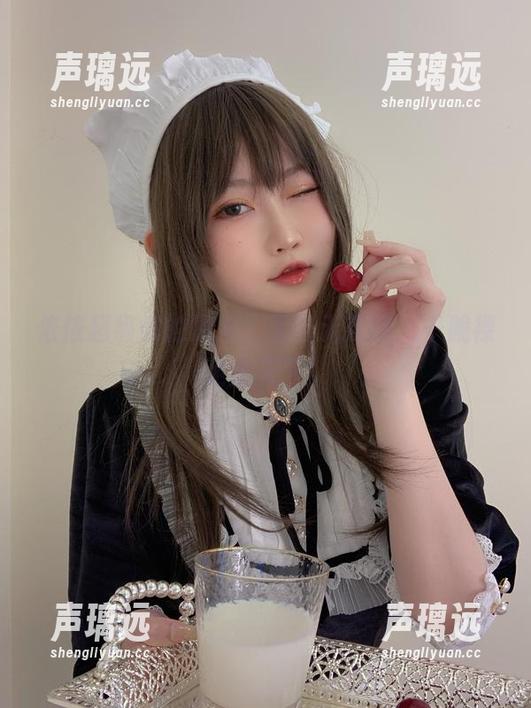 依依超级懒的原图：无鞋无束缚，干脆裸足走天下！