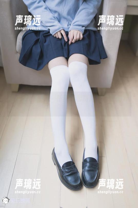 兔玩映画写真：在旗袍和制服中漫游的样子