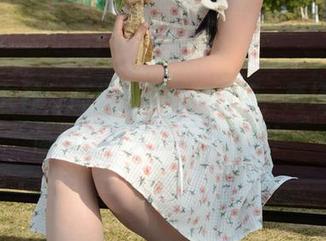 初夏女神 - 高级邻家女孩依依，商场里的高清写真实在不可抗拒！