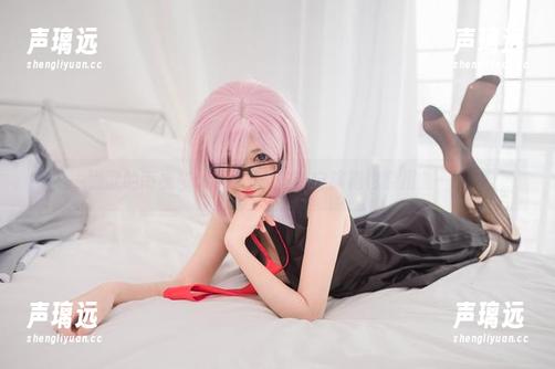 懒散的南桃Momoko私拍，白旗袍也能扭曲一下