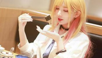 这组小舟潮的套图，妍子坚不可摧的表情让我竟然想起了海浪的轻轻拍打。