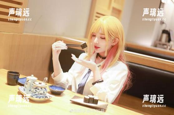 这组小舟潮的套图，妍子坚不可摧的表情让我竟然想起了海浪的轻轻拍打。