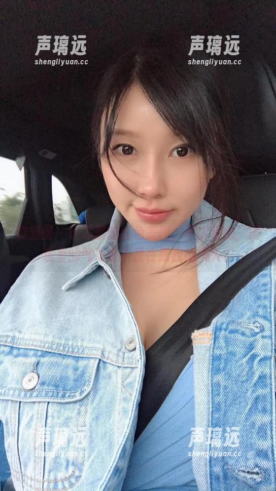 微密圈 - 小芯酱的红色美图，不求别的，图包里的气场是不是在跟我抢风头？