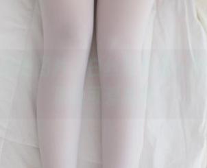 少女秩序的图片，白丝棕格裙一秒让人崩溃的可爱程度