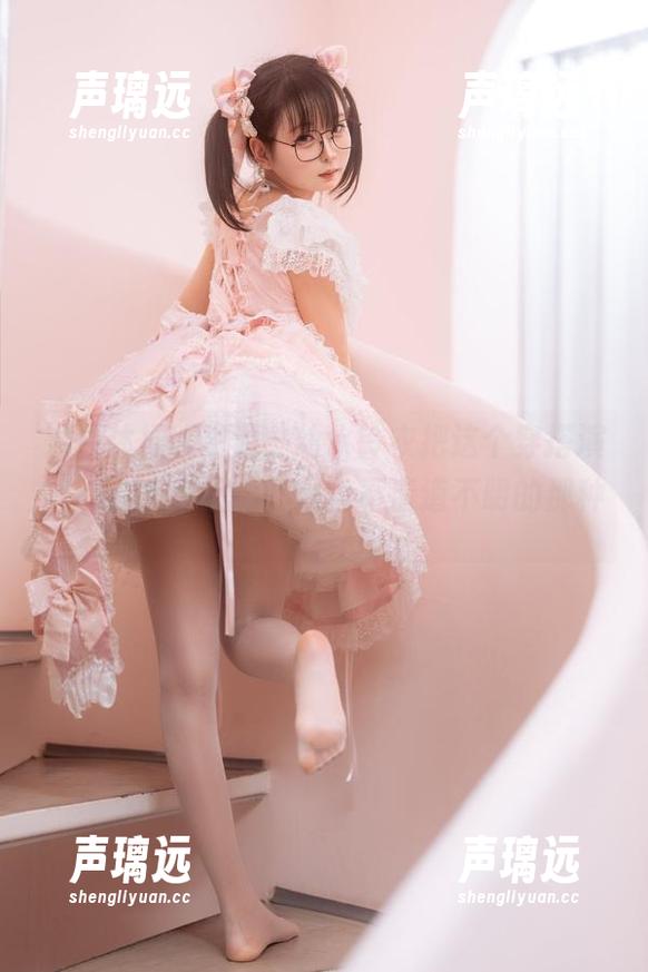 温泉体操服资源，幼水铃衣把这个穿搭演绎得有点意思，就是说不清道不明的那种。
