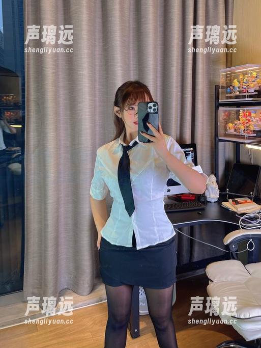 张思允 微密圈 - 最新:张思允三亚内衣作品集,热带气息和某种“轻松”的态度两相交织。