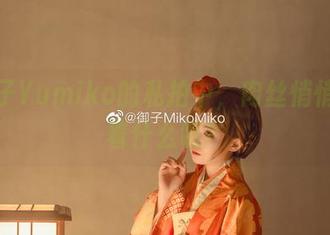 在御子Yumiko的私拍中，肉丝悄悄地藏着什么呢？