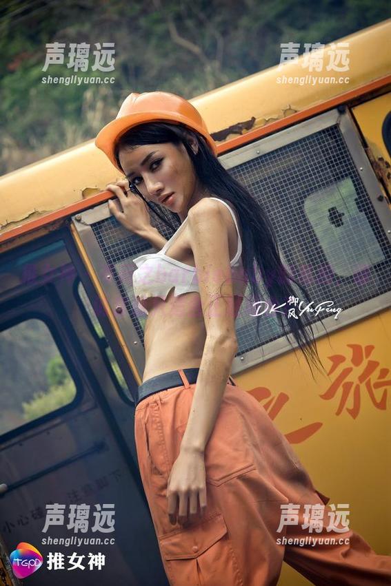 推女神 - 岑苑之barbiebaby的私拍，谁说套装只适合正经场合？