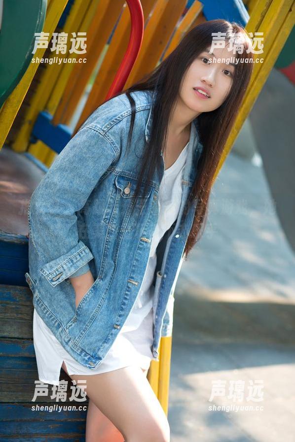 推女郎 - 高跟鞋：王馨瑶的写真游戏，她在美图里玩得不亦乐乎