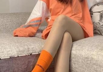 微密圈 - 作品解锁：提袜少女演绎职业装的新风貌