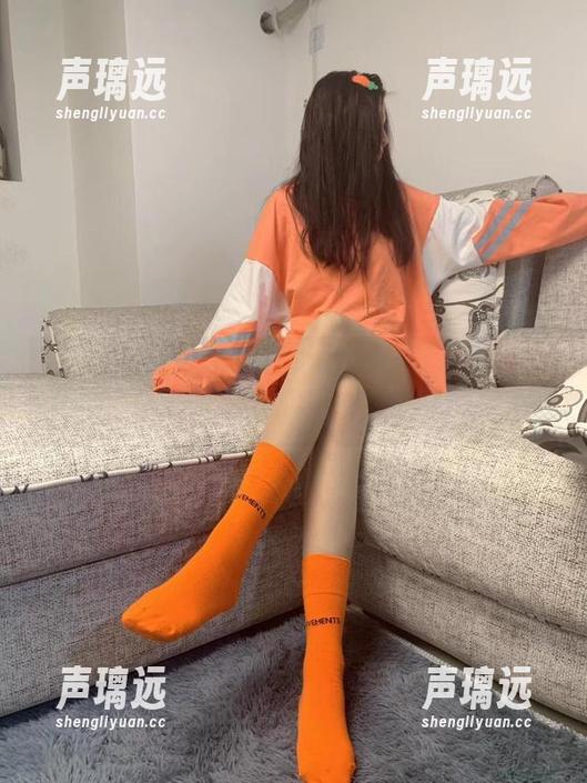 微密圈 - 作品解锁：提袜少女演绎职业装的新风貌