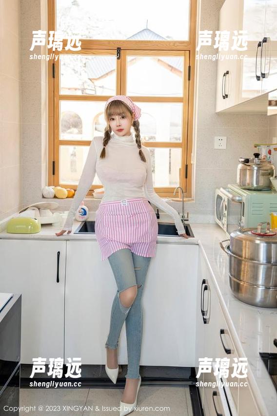 星颜社 - 想要赠品，水手服里还藏着什么？赵馨悦的免费套图等你来发现！