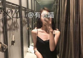 微密圈 - 有你喵的办公室冒险：原图中的牛仔裤偶遇完美光影，套图拼贴背后的故事你懂的。