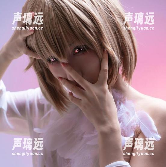 杨衣yangyi的套图分享：天狼星Sirius，走一波太空风，看看这身姿是不是有点飘！