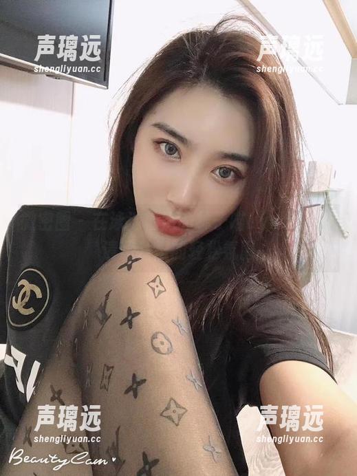 微密圈 - 在泳池畅游的林子喵Lynne，高清照片里的轻松氛围