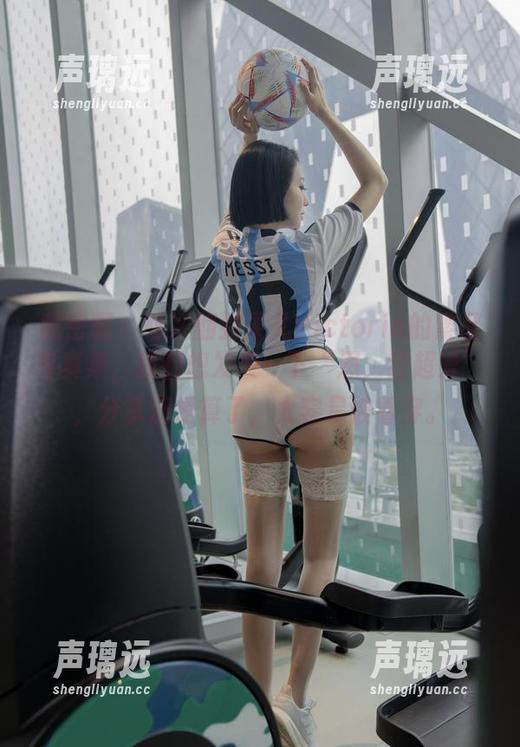 微密圈 - 每次翻到果儿Victoria的繁星写真集，我都想发表一下“恩，我超爱”，分享还是算了，太容易被看穿。