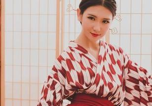 果团网 - 教室里的Miss琪，这幅写真原图都在说啥呢？