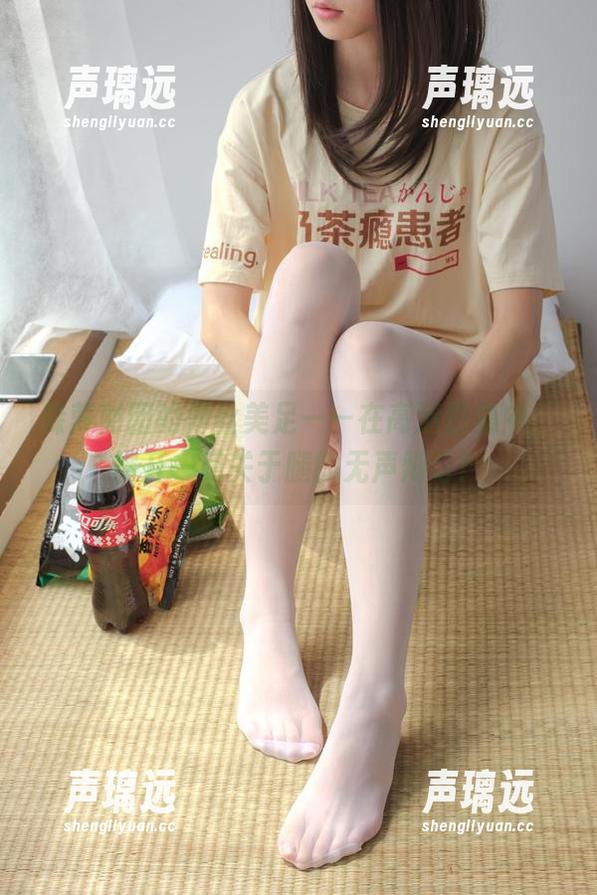 森萝财团的薄丝美足——在高清图集中，展开一场关于腿的无声辩论！