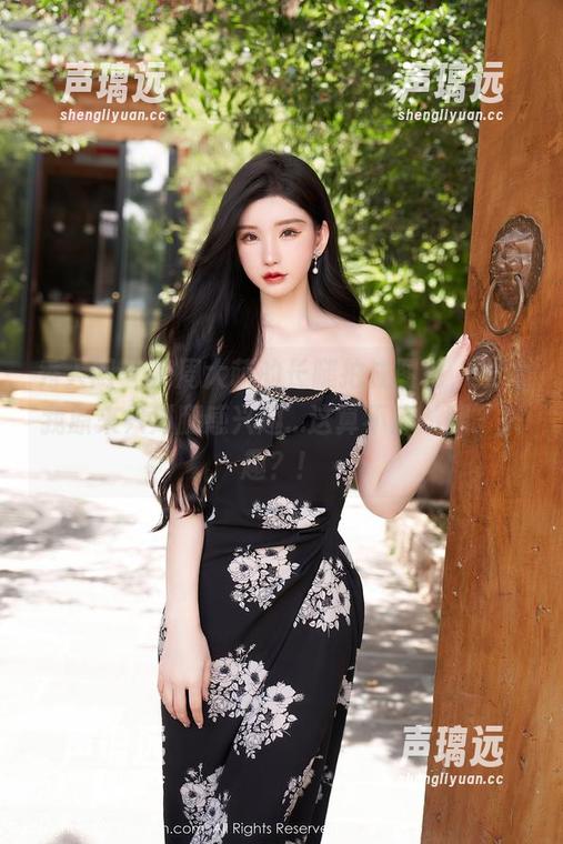 秀人网-周大萌 秀人网 - 把周大萌的长腿拍成图包,发觉我原来只对腿感兴趣...这算不算‘腿’兴趣?!