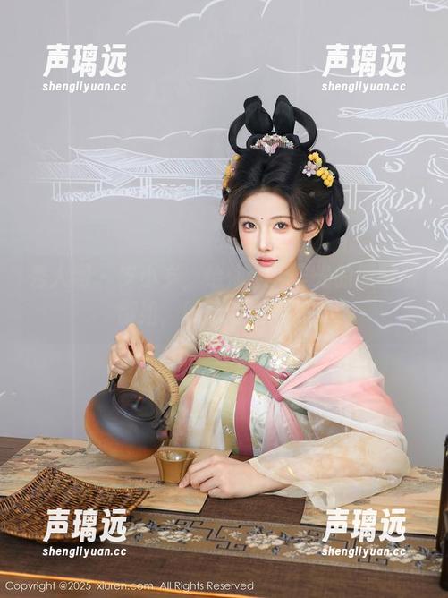 秀人网 - 岁小岁，给你个无圣光的原图版御姐，妒忌还是欣赏？