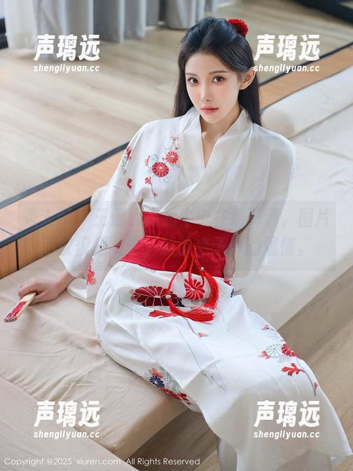 秀人网 - 王俪丁在奶牛中在线挥洒，图片不仅仅是视觉，还带点子岸的温情。