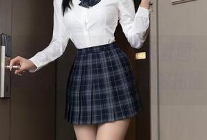 秀人网 - 高清白芷yy的夏天套图：让你想立刻冲到海边，被海浪拍醒
