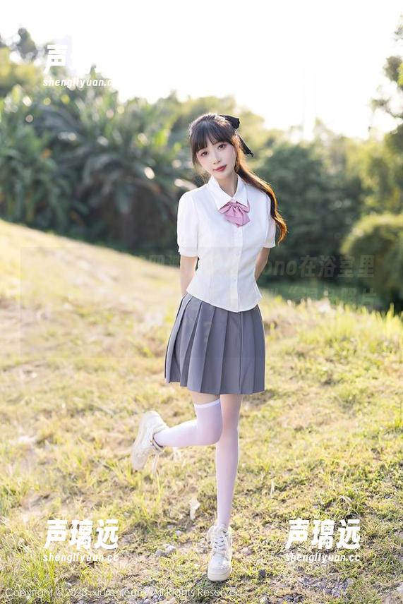 秀人网-诺诺Nono 秀人网 - 水花四溅,诺诺Nono在浴室里试图自拍:这图集是不是该叫“湿身照片”?