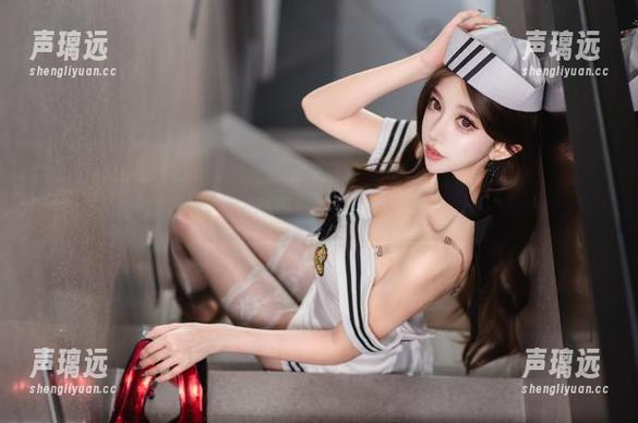 让米线线sama的网袜照片合集带你走入奇妙之地，别有一番滋味