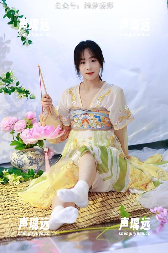 绮梦摄影 - 豹纹与小艺，私拍图包中的叛逆与甜蜜。